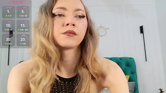 IrisLayne online show from April 10, 2026, 4:30 am