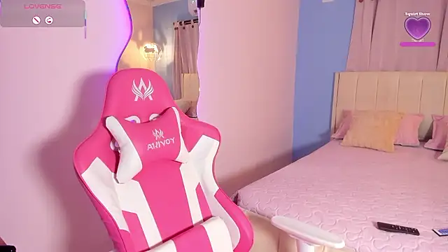 Snapshot of LOU_22_ chatting on February 7, 2026, 12:57 pm LOU 22 online show from February 7, 2026, 12:57 pm