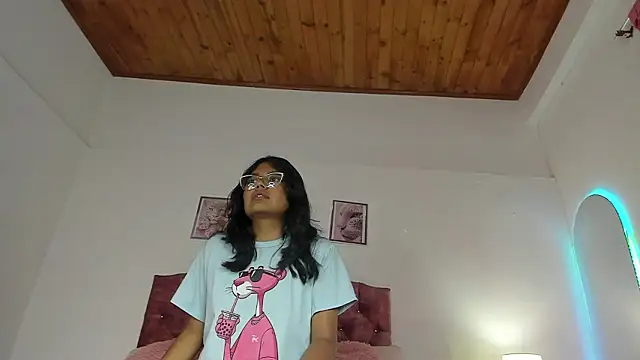 Snapshot of luna_velveth chatting on February 7, 2026, 1:13 am luna velveth online show from February 7, 2026, 1:13 am