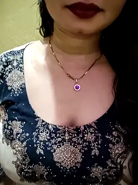 Snapshot of PARI51 chatting on May 6, 2026, 7:51 pm PARI51 online show from May 6, 2026, 7:51 pm