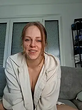 Snapshot of Larifari0406 chatting on March 3, 2026, 1:29 pm Larifari0406 online show from March 3, 2026, 1:29 pm