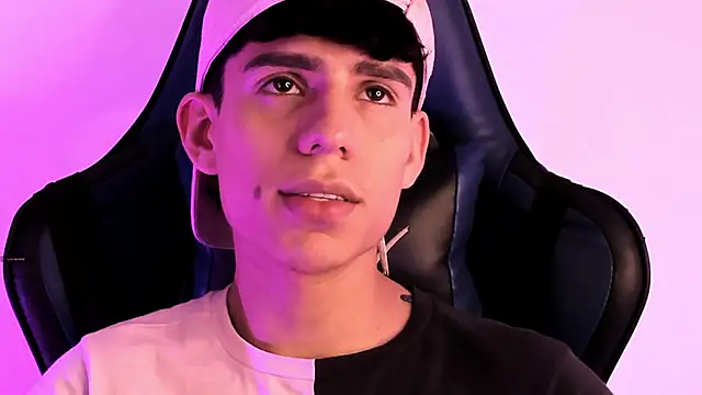 Angel eros  online show from March 1, 2026, 5:40 am