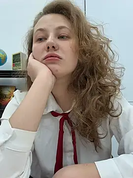 Snapshot of AsynaYuuki chatting on April 3, 2026, 7:53 pm AsynaYuuki online show from April 3, 2026, 7:53 pm