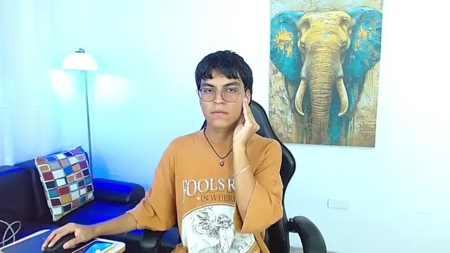 Maecum18 online show from July 7, 2026, 8:45 pm