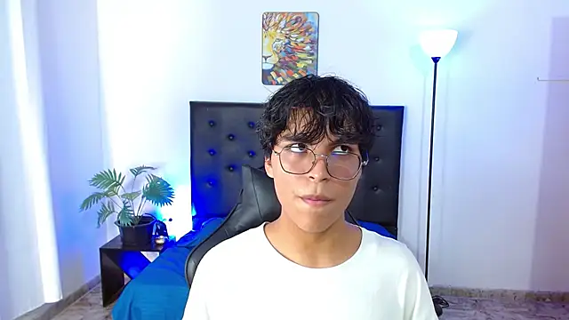 Maecum18 online show from February 9, 2026, 10:19 pm