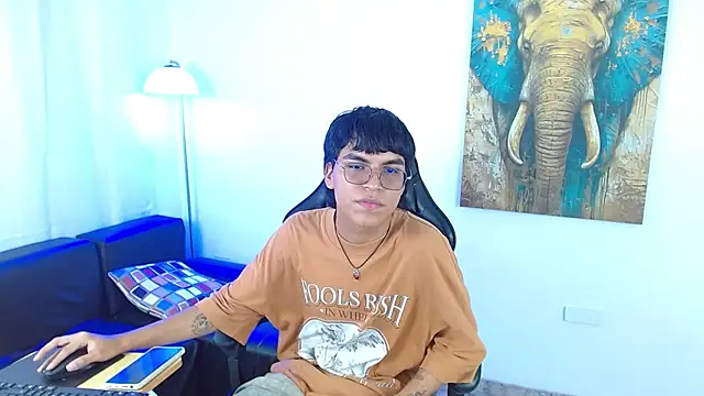 Maecum18 online show from July 14, 2026, 8:48 pm