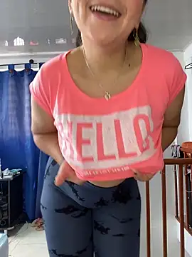 Snapshot of alisbloom chatting on February 4, 2026, 5:52 pm alisbloom online show from February 4, 2026, 5:52 pm