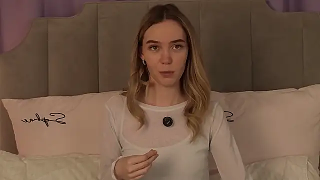 NikkiRyx online show from April 15, 2026, 7:58 pm