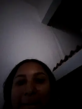 Snapshot of LiaRose- chatting on July 17, 2026, 1:47 am LiaRose- online show from July 17, 2026, 1:47 am