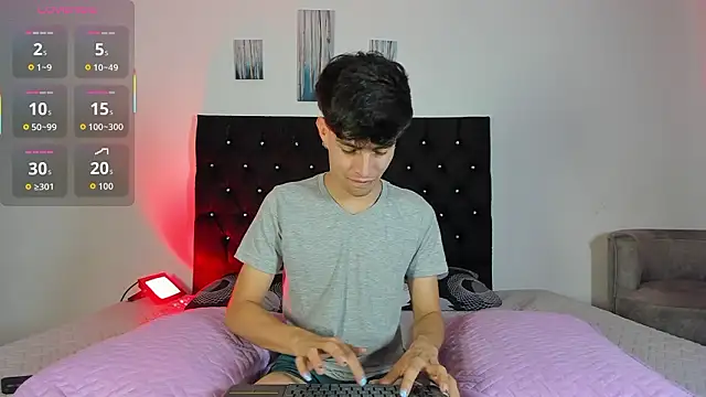 Snapshot of axxxel_twink chatting on March 5, 2026, 2:19 am axxxel twink online show from March 5, 2026, 2:19 am