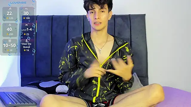 Snapshot of axxxel_twink chatting on April 5, 2026, 1:12 am axxxel twink online show from April 5, 2026, 1:12 am