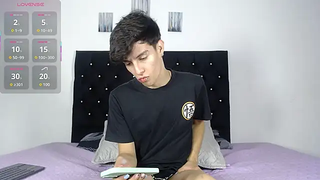 Snapshot of axxxel_twink chatting on February 17, 2026, 1:14 am axxxel twink online show from February 17, 2026, 1:14 am