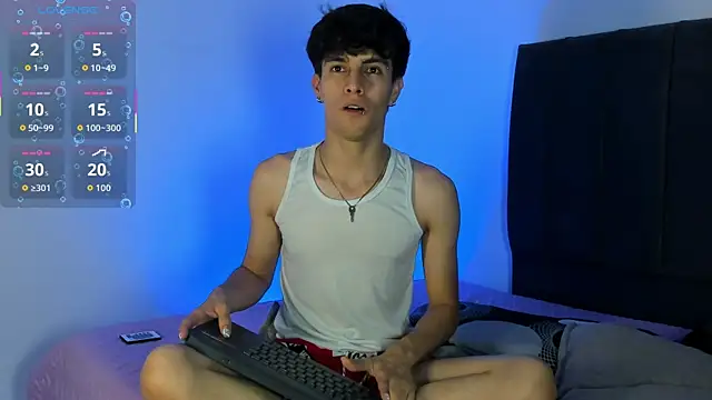 Snapshot of axxxel_twink chatting on April 7, 2026, 1:29 am axxxel twink online show from April 7, 2026, 1:29 am