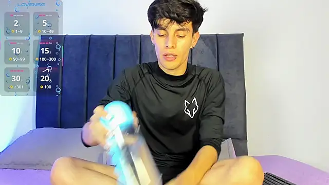 Snapshot of axxxel_twink chatting on April 3, 2026, 1:45 am axxxel twink online show from April 3, 2026, 1:45 am