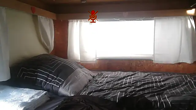 Snapshot of Sylly chatting on October 14, 2025, 6:36 am Sylly online show from October 14, 2025, 6:36 am