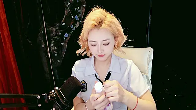 Lady-Mia777 online show from February 11, 2026, 12:27 pm