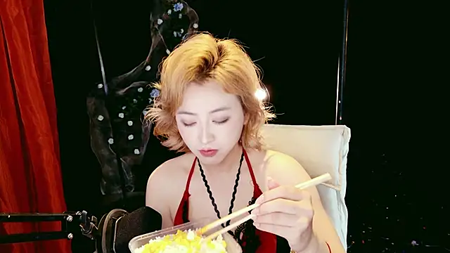 Lady-Mia777 online show from March 4, 2026, 4:20 am