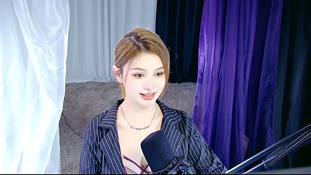 Yunny-888 online show from February 9, 2026, 9:51 am