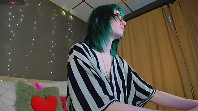 Snapshot of Scarle_Whisper chatting on April 17, 2026, 9:45 am Scarle Whisper online show from April 17, 2026, 9:45 am