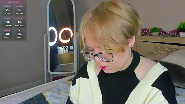 Lauraaa Smith online show from March 2, 2026, 7:26 am