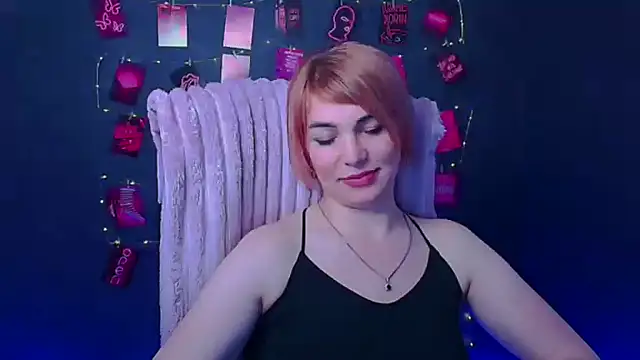Snapshot of CuttieEmma chatting on April 2, 2026, 11:44 pm CuttieEmma online show from April 2, 2026, 11:44 pm