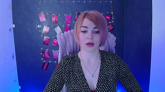 Snapshot of CuttieEmma chatting on April 2, 2026, 11:39 am CuttieEmma online show from April 2, 2026, 11:39 am