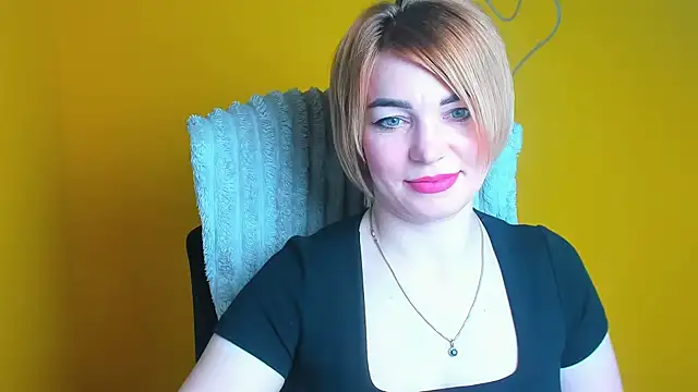Snapshot of CuttieEmma chatting on April 12, 2026, 6:05 am CuttieEmma online show from April 12, 2026, 6:05 am