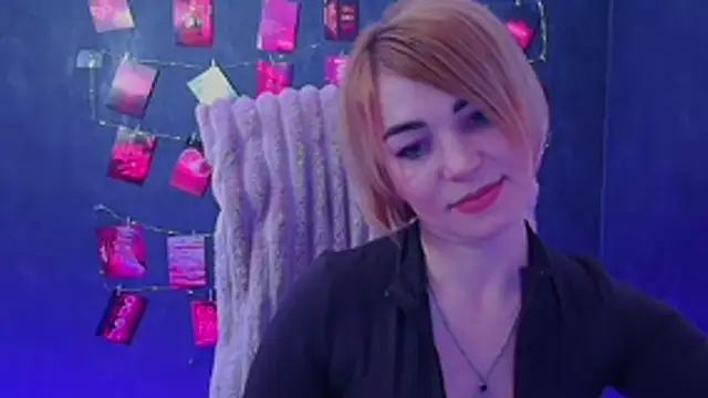 Snapshot of CuttieEmma chatting on April 10, 2026, 6:15 pm CuttieEmma online show from April 10, 2026, 6:15 pm