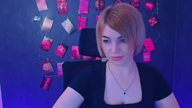 Snapshot of CuttieEmma chatting on April 18, 2026, 11:45 am CuttieEmma online show from April 18, 2026, 11:45 am