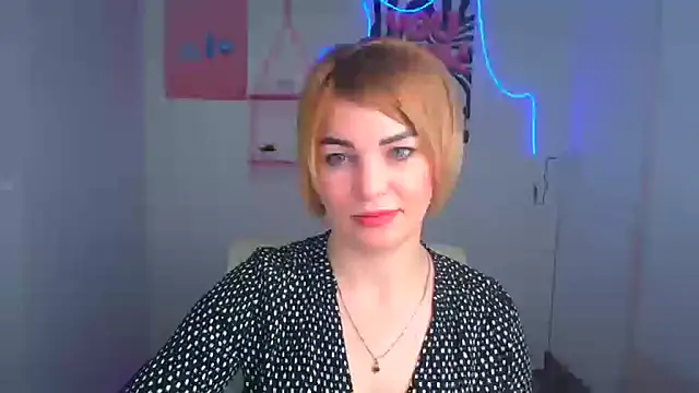Snapshot of CuttieEmma chatting on April 15, 2026, 5:57 am CuttieEmma online show from April 15, 2026, 5:57 am