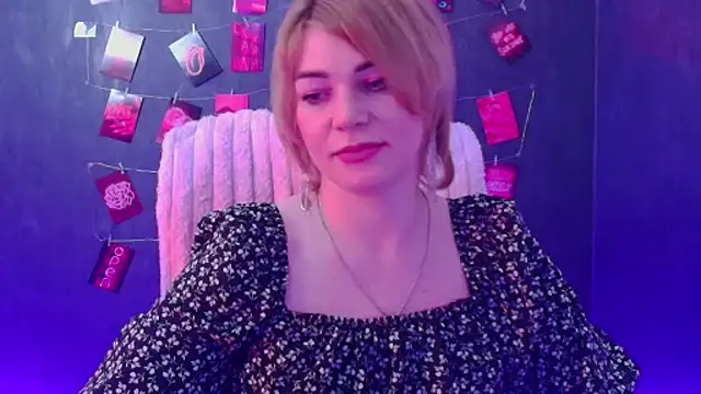 Snapshot of CuttieEmma chatting on March 24, 2026, 7:03 pm CuttieEmma online show from March 24, 2026, 7:03 pm
