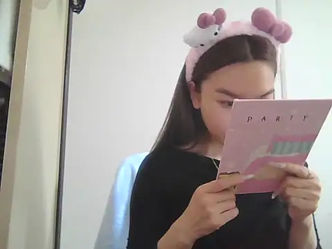 Snapshot of leilei660 chatting on March 11, 2026, 6:18 am leilei660 online show from March 11, 2026, 6:18 am