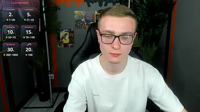 Snapshot of Emmit_Barker chatting on May 13, 2026, 3:52 pm Emmit Barker online show from May 13, 2026, 3:52 pm