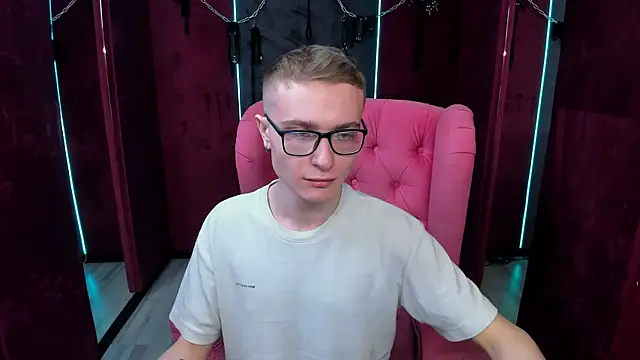 Snapshot of Emmit_Barker chatting on April 29, 2026, 3:27 pm Emmit Barker online show from April 29, 2026, 3:27 pm