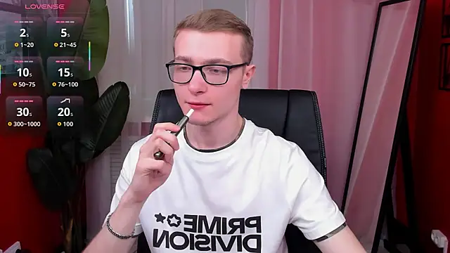 Snapshot of Emmit_Barker chatting on May 19, 2026, 10:44 am Emmit Barker online show from May 19, 2026, 10:44 am