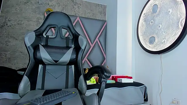 Emily-Queen03 online show from February 19, 2026, 11:40 am