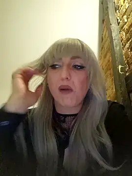 CoMiZrobiszJakMnieZl online show from April 29, 2026, 12:04 am