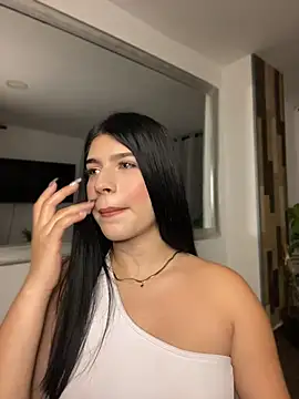Snapshot of _HannahFox_ chatting on August 6, 2026, 2:06 am HannahFox online show from August 6, 2026, 2:06 am