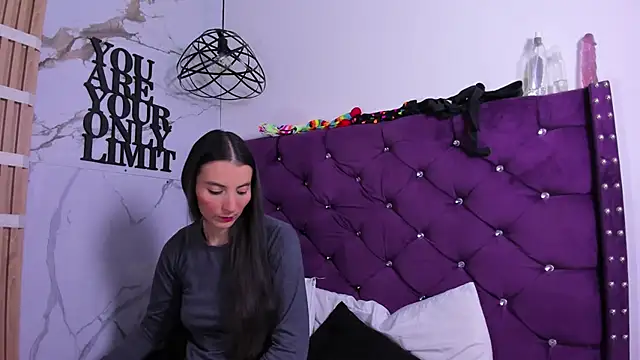 Valkiria-and-Dione online show from March 16, 2026, 7:27 pm