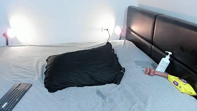 AshlyViper online show from March 22, 2026, 3:32 am