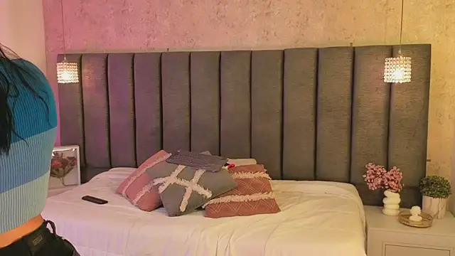 Snapshot of SofiaCortes4 chatting on April 16, 2026, 2:29 pm SofiaCortes4 online show from April 16, 2026, 2:29 pm