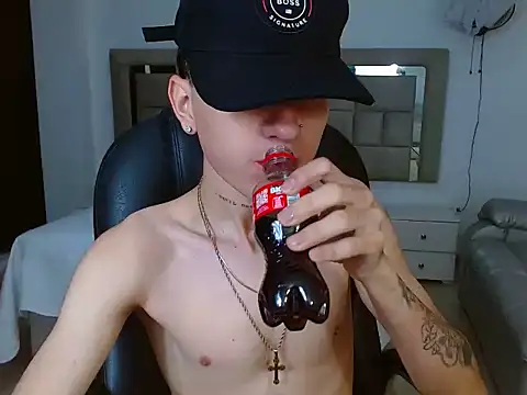 Snapshot of eroboyxox chatting on February 24, 2026, 9:04 pm eroboyxox online show from February 24, 2026, 9:04 pm