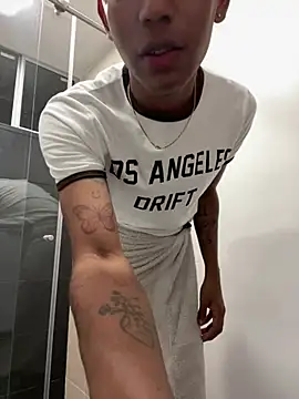 Snapshot of alexander_eros chatting on February 5, 2026, 1:56 am alexander eros online show from February 5, 2026, 1:56 am