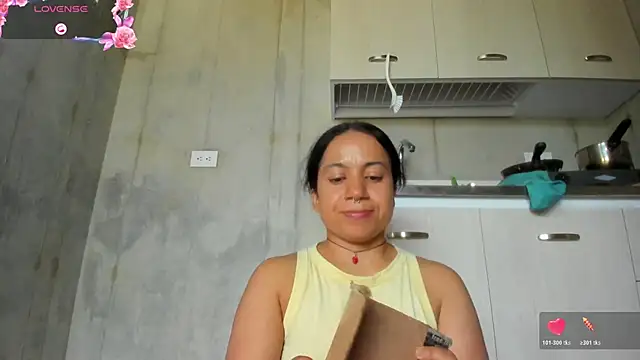 Snapshot of chiarafustox chatting on April 7, 2026, 9:38 pm chiarafustox online show from April 7, 2026, 9:38 pm