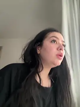 lolaaculaa online show from April 28, 2026, 12:53 pm