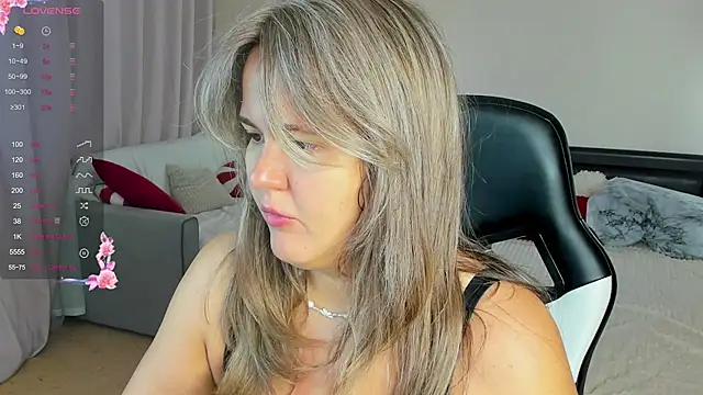 Snapshot of LilyBel chatting on July 12, 2026, 12:44 am LilyBel online show from July 12, 2026, 12:44 am
