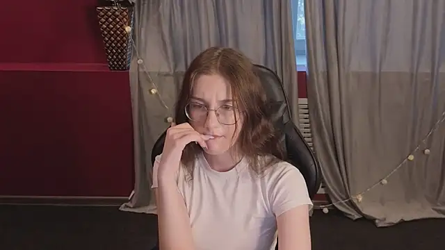 Snapshot of VixenLight chatting on February 10, 2026, 1:48 am VixenLight online show from February 10, 2026, 1:48 am