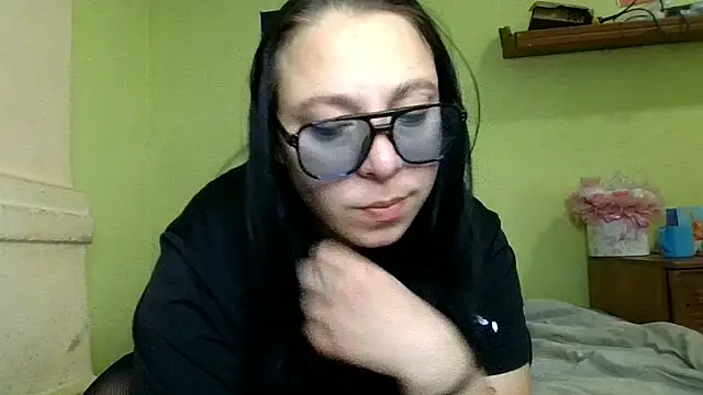 MillaSourety online show from April 21, 2026, 7:04 am