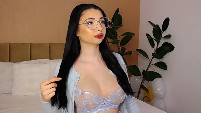 Snapshot of BellaHere chatting on May 5, 2026, 6:49 am BellaHere online show from May 5, 2026, 6:49 am