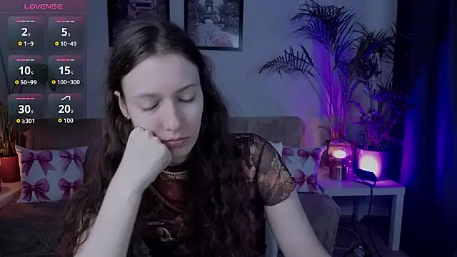 VioletaBloom online show from February 7, 2026, 7:05 am